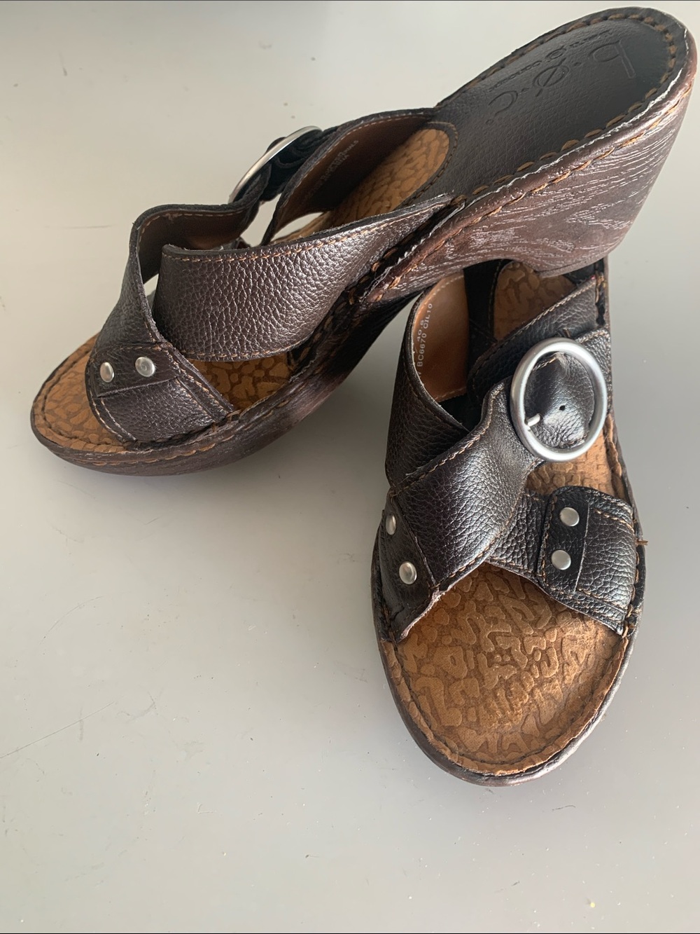 Born Concept Burrell Brown Leather platform Wedge Slide Sandals with Buckle sz 9